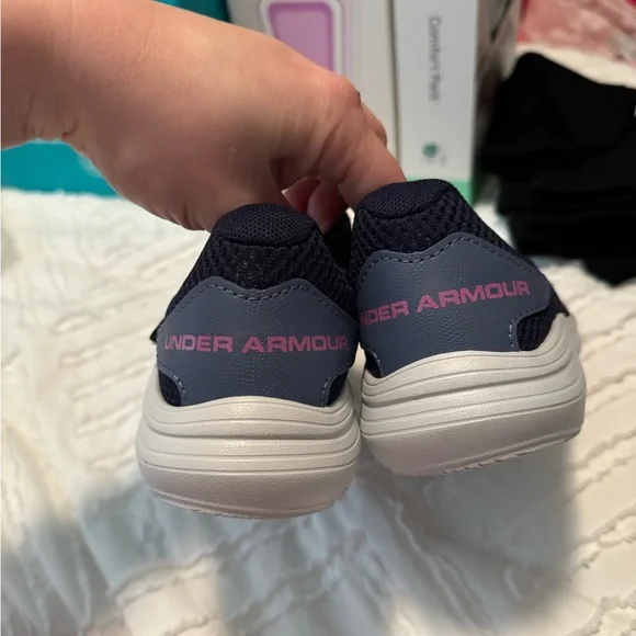 Girl’s Under Armour Shoes NEW - Picture 4 of 4